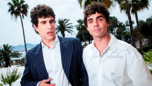Los Javis posando para la cámara antes de una entrevista previa al Festival de Cannes.