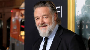 Rusell Crowe sonriendo durante un evento.