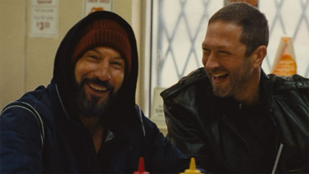Mickey y Richie compartiendo escena en el episodio sorpresa de The Bear.