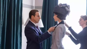 Escena de la serie Cristóbal Balenciaga