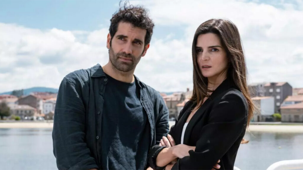 Clara Lago y Tamar Novas interpretando a Ana y Daniel en 'Clanes'.