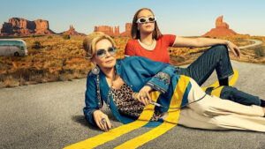 Deborah y Ava tiradas en la carretera durante una de las giras de la humorista.