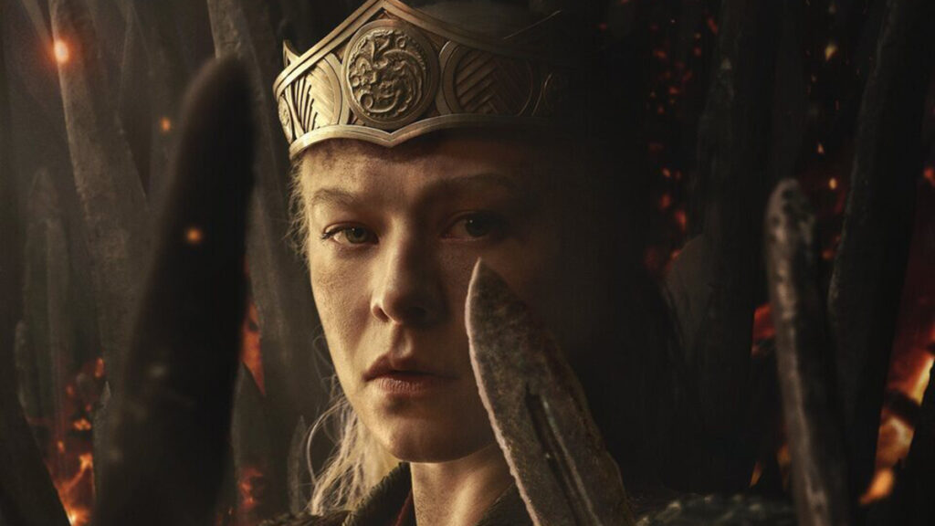 Cartel promocional de 'La casa del dragón' que muestra a Rhaenyra Targaryen con su corona y armada con una espada.