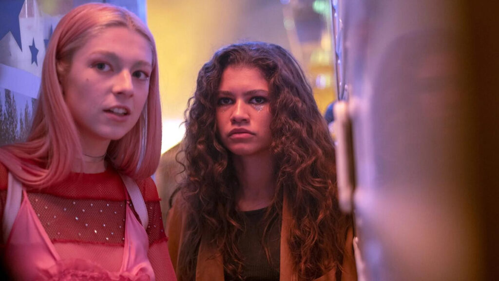Hunter Schafer y Zendaya en Euphoria, una de las mejores series LGTBIQ+