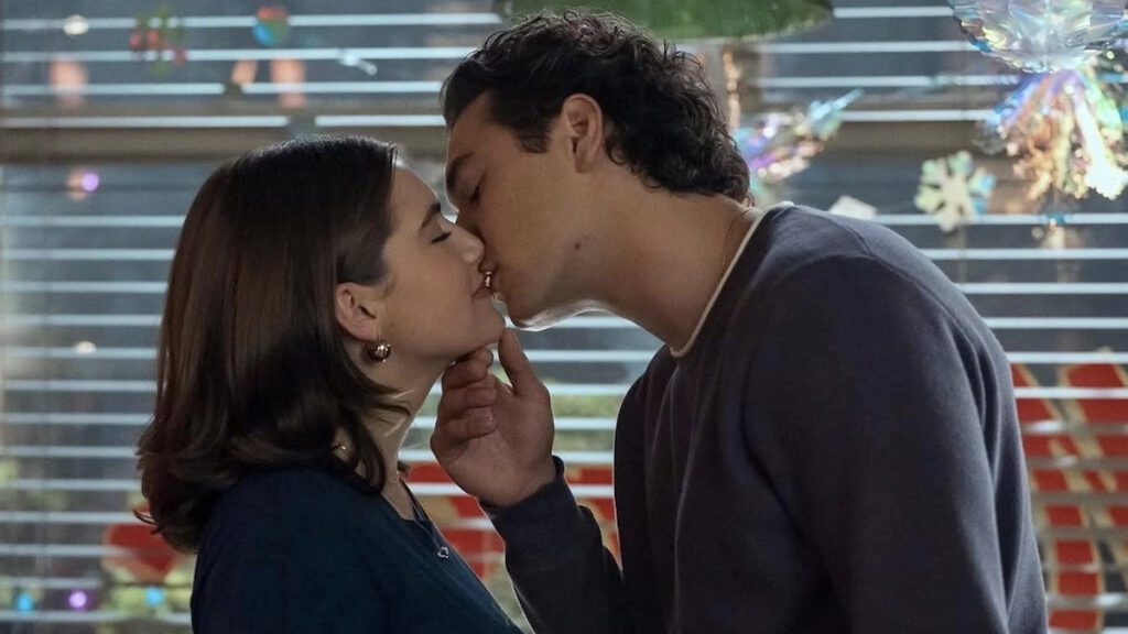 Hannah y Garrett, pareja protagonista de 'Off Campus'