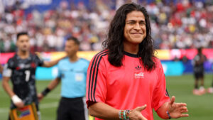 Cristo Fernández debuta como futbolista profesional y demuestra que 'el fútbol da la vida', la máxima de su personaje Dani Rojas en la serie 'Ted Lasso'.