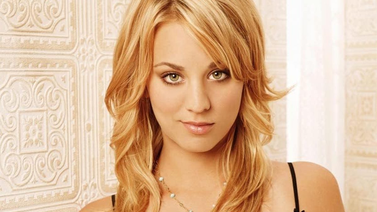 Kaley Cuoco posando para la cámara en la época en la que interpretaba a Penny, su personaje más popular.