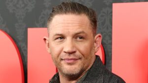 Tom Hardy ante las cámaras en una presentación reciente.