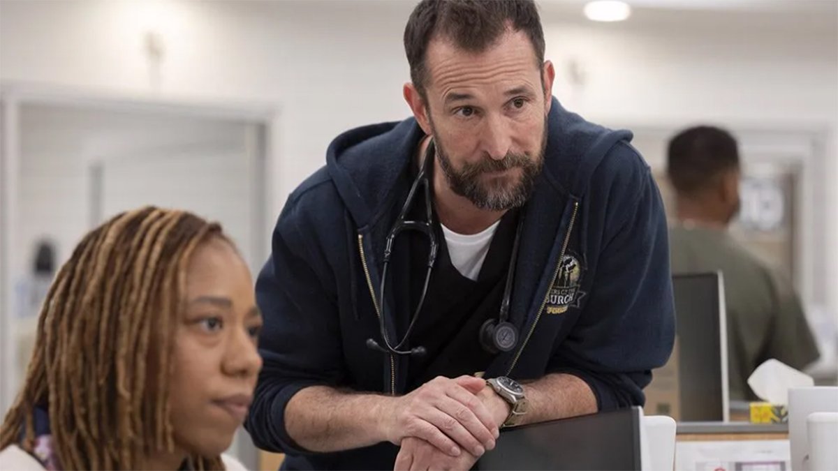 Noah Wyle volverá a ser el corazón del servicio de urgencias en la temporada 3 de 'The Pitt'.