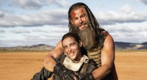 Elsa Pataky y Chris Hemsworth caracterizados durante el rodaje de 'Furiosa: de la saga Mad Max'.