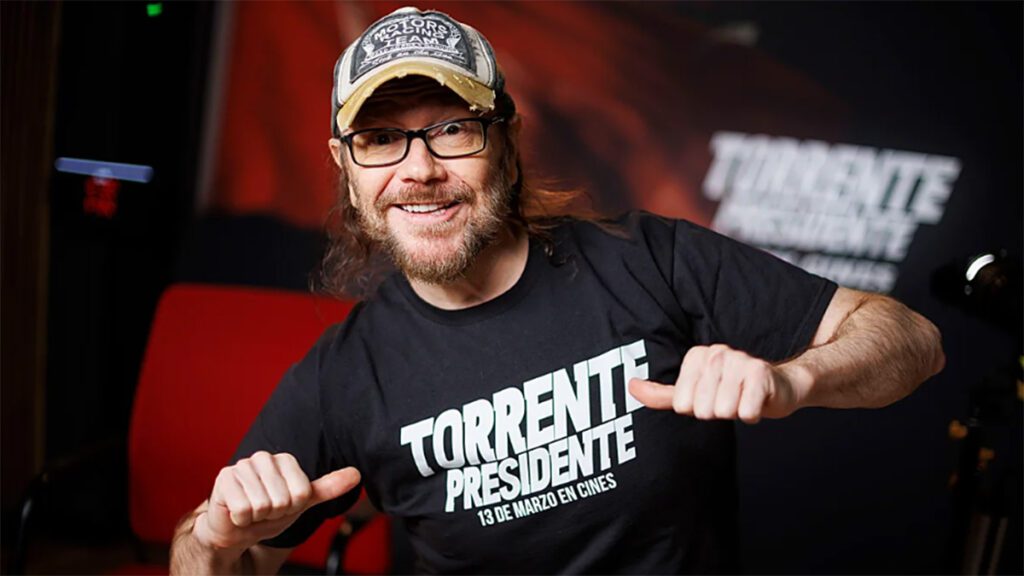 Santiago Segura promocionando su película 'Torrente Presidente' antes de su llegada a Netflix.