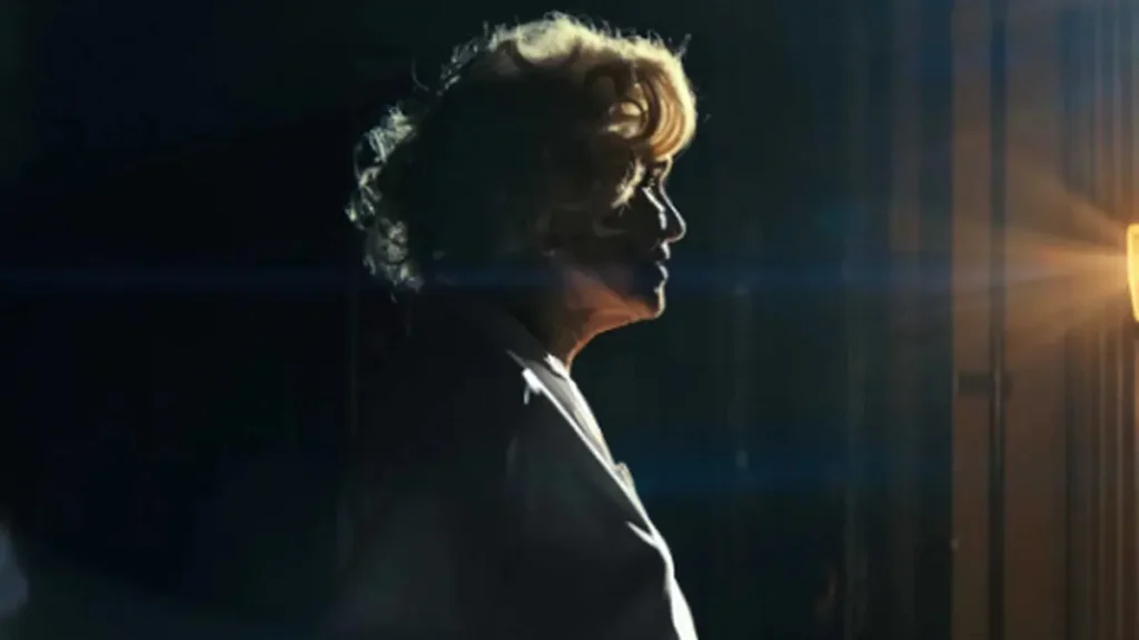 Ellen Burstyn encarna una versión anciana de Marilyn Monroe.