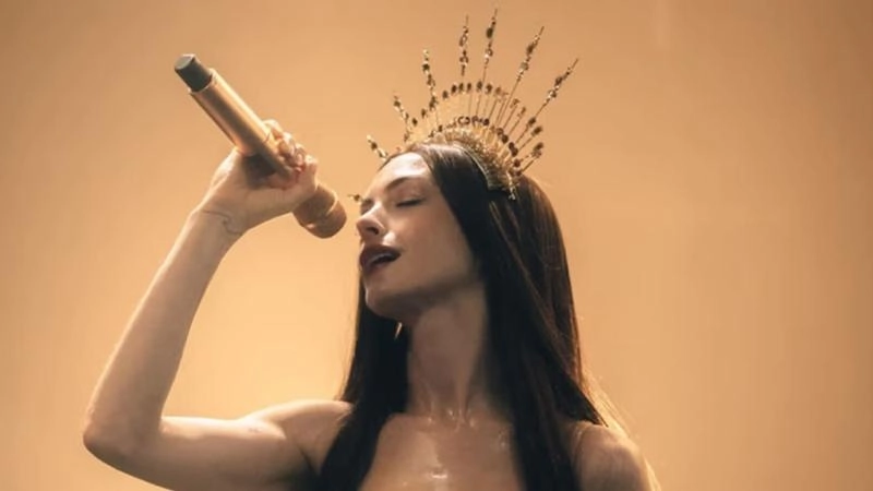 Anne Hathaway canta en 'Mother Mary' siete canciones originales.