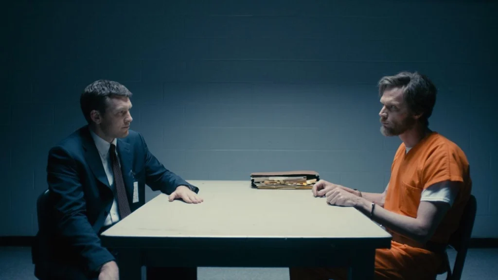 Paul Bettany y Sam Worthington, en 'Manhunt: Unabomber', la serie de Prime Video.
