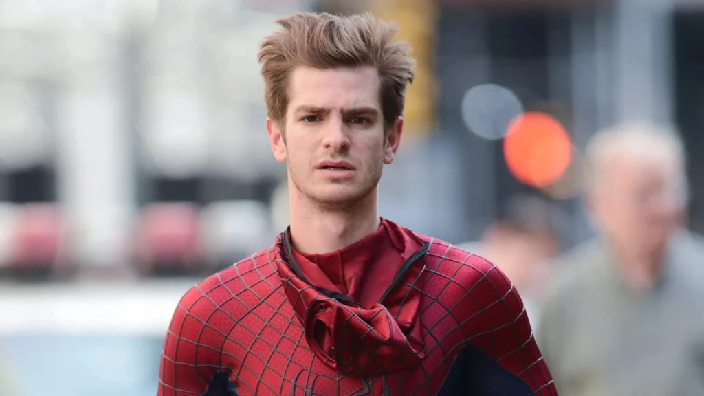 Andrew Garfield, como Spiderman.