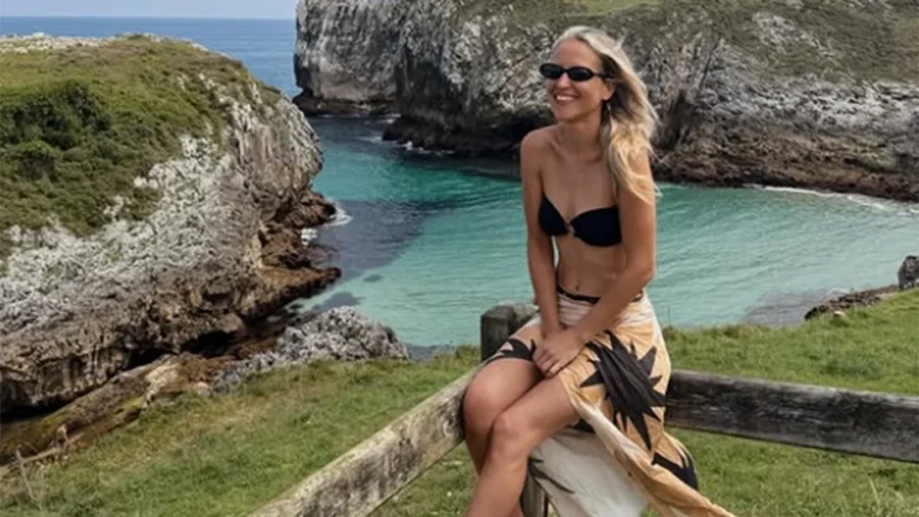 La actriz Ana Fernández, de 'Sueños de liberrtad' y 'Los protegidos', disfruta de sus vacaciones veraniegas y de su negocio marítimo en Mallorca.