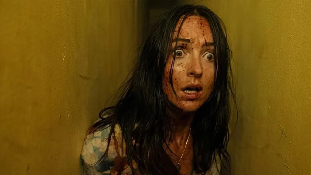 La llegada de 'Backrooms' en streaming a España nos permitirá volver a disfrutar de esta peculiar película de terror desde la comodidad de nuestros hogares.
