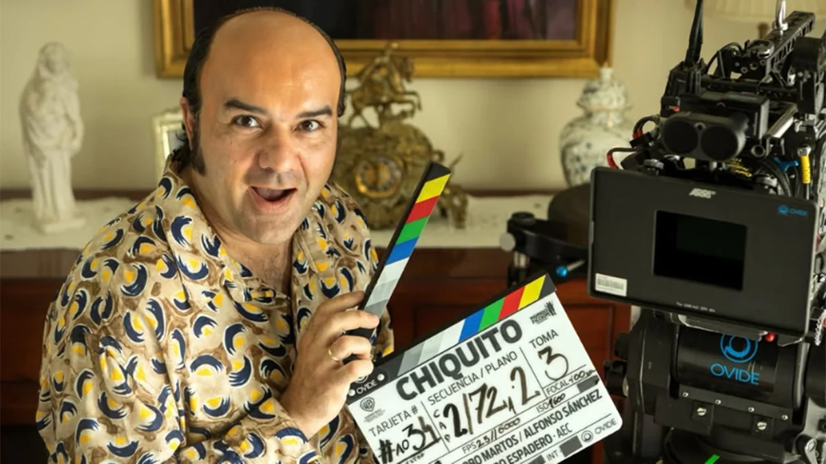 El actor Alfonso Sánchez tiene la complicada misión de hacernos recordar a Chiquito de la Calzada en la miniserie 'Chiquito el Grande', ¡a ver qué tal se le da!
