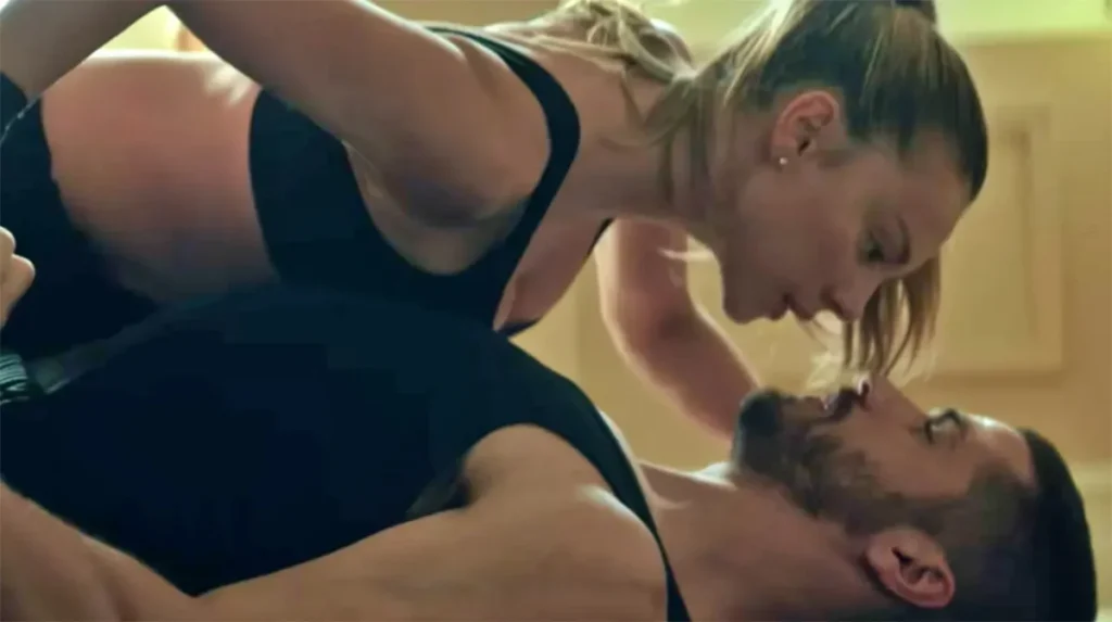 El nuevo tráiler de 'Enfrentados: Marfil' profundiza en la historia entre Ester Expósito y Hugo Diego García antes de su estreno en Prime Video el 9 de septiembre de 2026.