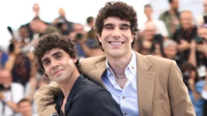 Javier Calvo y Javier Ambrossi, directores de 'La bola negra', aseguran estar bien y trabajar mejor desde que no son pareja.