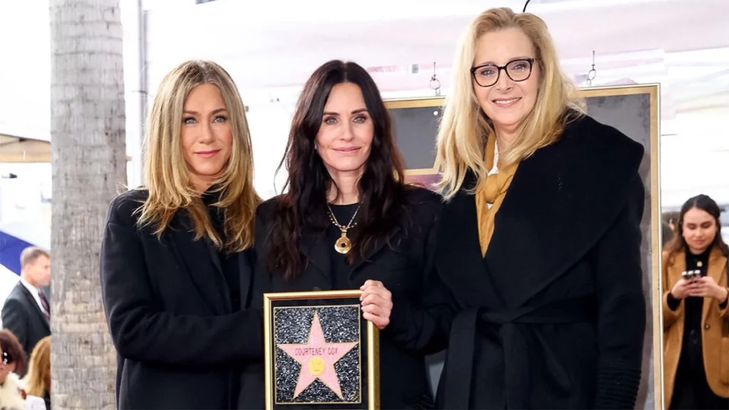 Las chicas de 'Friends' se reúnen junto al novio de Jennifer Aniston: Jim Curtis ya es uno más de la familia.