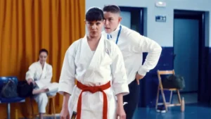Andrea Ros y Patrick Criado en el nuevo tráiler de 'Karateka', la película que cuenta la vida de la karateka Sandra Sánchez y su carrera hacia el oro olímpico.