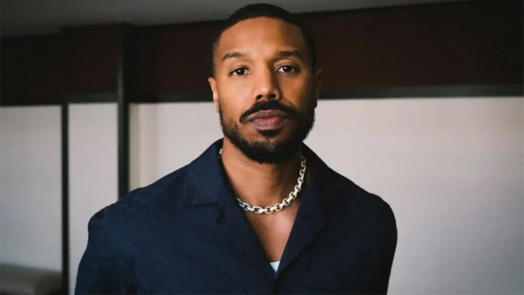 Michael B. Jordan y 'El secreto de Thomas Crown': dirige y protagoniza la película tras 10 años insistiendo, ¡y aquí tienes el tráiler!