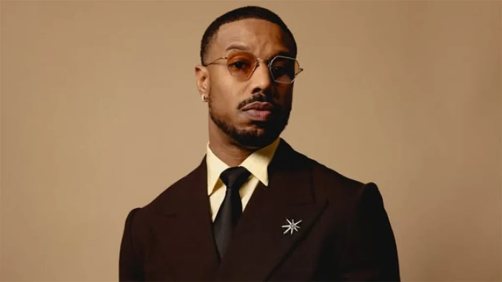 Una foto de Michael B. Jordan, una abuela desconocida de 89 años y la historia más bonita que verás hoy.