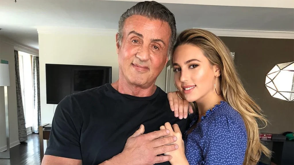 La hija de Sylvester Stallone, Sophie, anuncia su compromiso el mismo día que cumple 30 años.