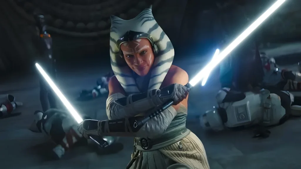 Ahsoka, con dos espadas láser.