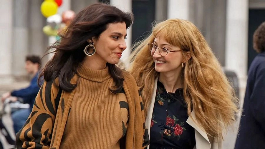Irene Maiorino y Alba Rohrwacher, en 'La amiga estupenda'.