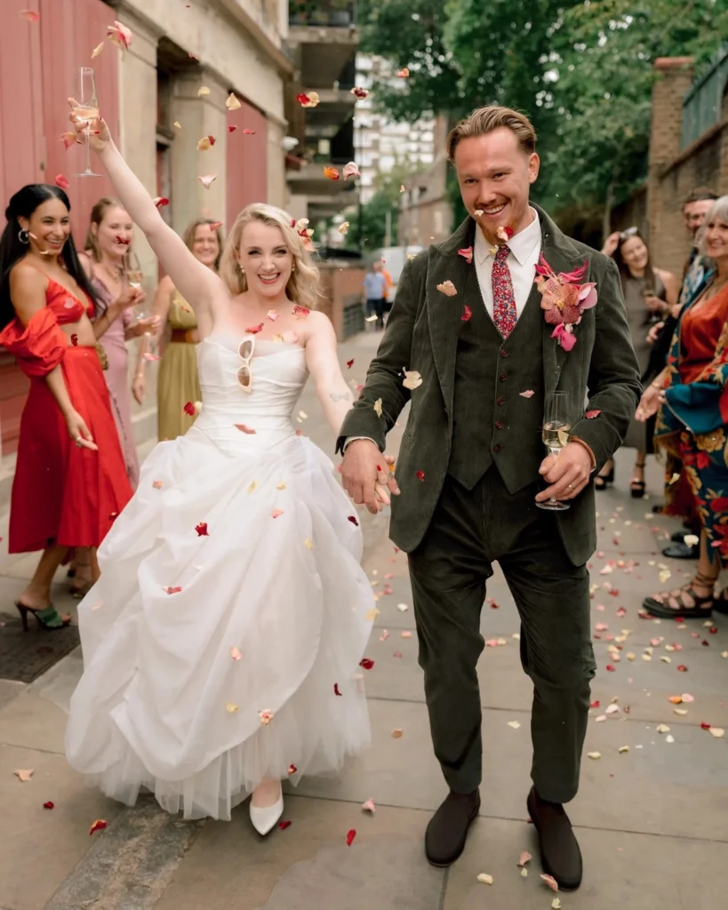 Evanna Lynch se casa con Denis Skinner.