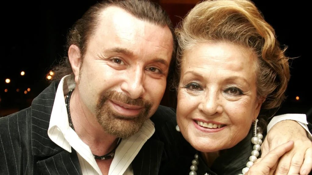 José Manuel Parada y Carmen Sevilla, dos de los más longevos presentadores de Cine de Barrio.
