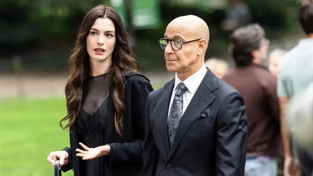 Anne Hathaway y Nigel Kipling, en 'El diablo viste de Prada 2'.
