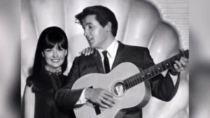 Shelley Fabares, junto a Elvis Presley, con quien protagonizó tres películas.