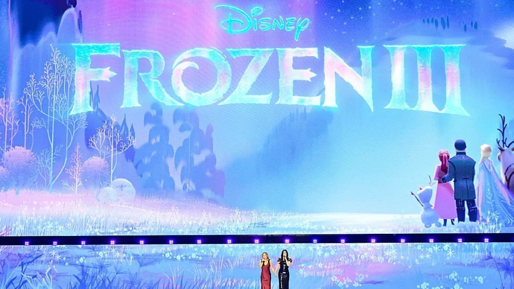 Kristen Bell como Anna e Idina Menzel como Elsa, en la presentación de 'Frozen 3'.