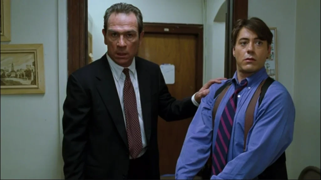 Robert Downey Jr. y Tommy Lee Jones, en 'U.S. Marshals'.