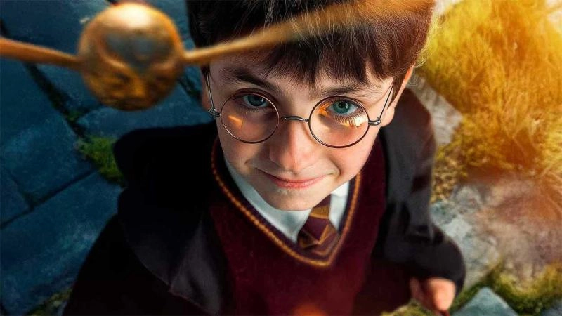 Dominic McLaughlin, como Harry Potter en la serie de HBO Max.