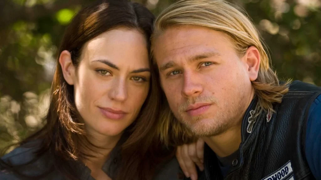 Maggie Siff y Charlie Hunnam son Tara y Jax en 'Hijos de la Anarquía'.