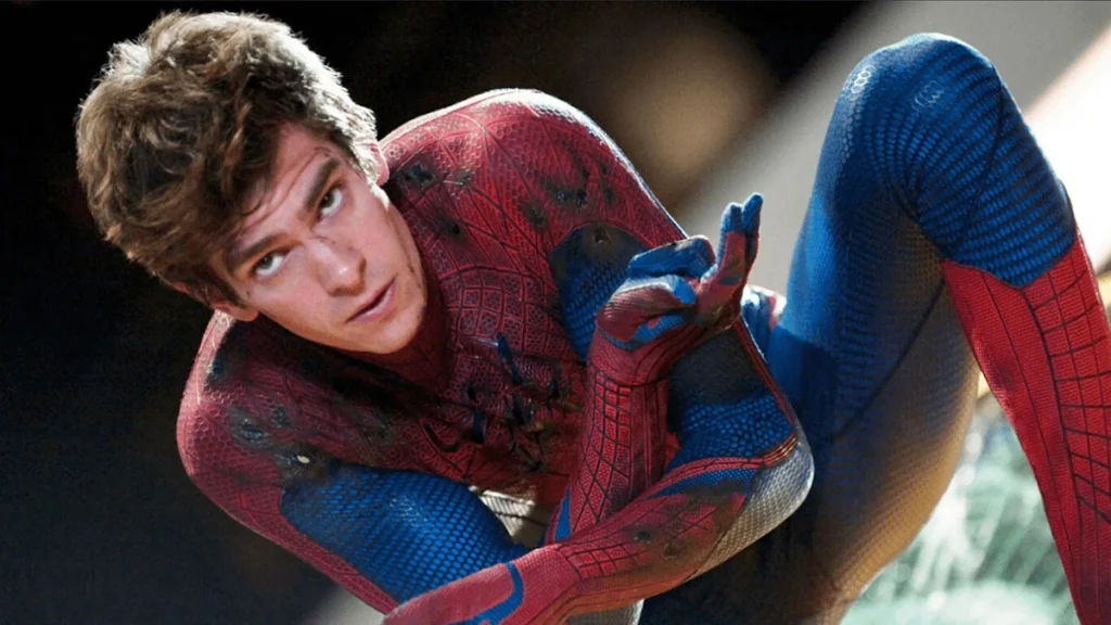Andrew Garfield, como Spider-Man.