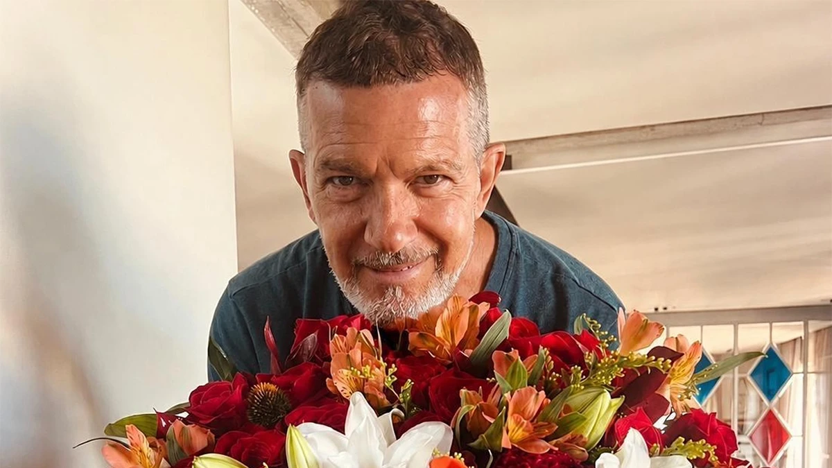 Antonio Banderas habla sobre la libertad al recoger un premio en Marbella y le dedica el galardón a los ceutíes.
