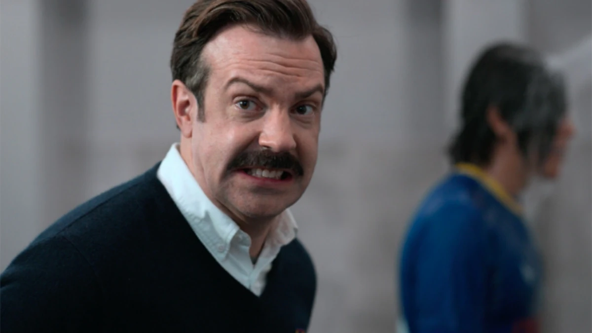 La subida de precio de Apple TV en España no está confirmada aún, pero Ted Lasso ya se huele algo...