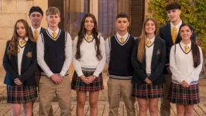 Parte del reparto de 'Estúpido Cupido', serie vertical de 'impro' de RTVE que presenta a un grupo de jóvenes en el Parthenon Superior College.