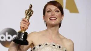 Julianne Moore se posiciona como favorita al Oscar a la Mejor Actriz por su papel en 'The Debut', de Jesse Eisenberg, ¡aunque aún queda mucha carrera por delante!