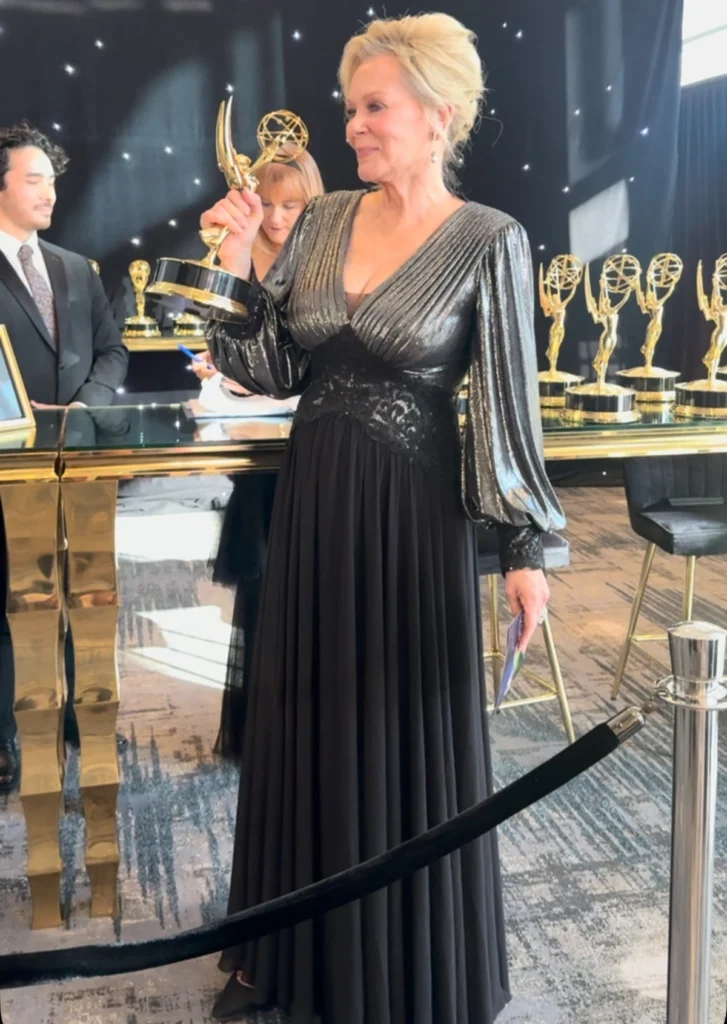 Jean Smart, con vestido de Laura Basci en los Emmy.