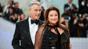 Keely Shaye Smith y Pierce Brosnan piensan vender Orchid House, su mansión en Malibú, y el objetivo es sacarle 100 millones o más.
