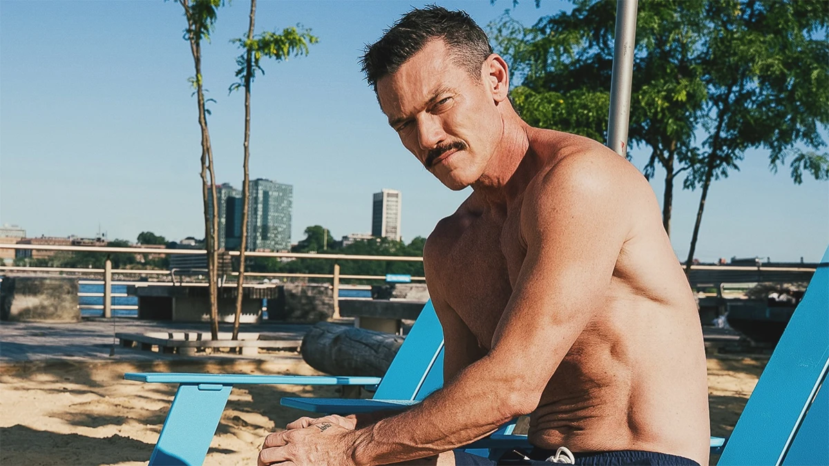 Luke Evans y Harrison Ford son compañeros de profesión ahora, ¡pero cuando Evans era más joven tenía como 'crush' a Indiana Jones!