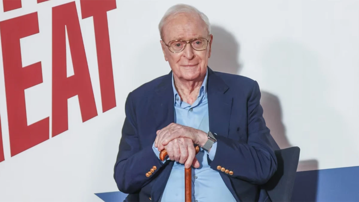 El actor Michael Caine trabajó en una comedia, 'Water', que no parece hacer justicia al resto de su carrera. Tiene un 0% de votos positivos de la crítica, ¡pero al público le gusta!