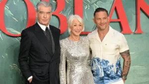 De izquierda a derecha, Pierce Brosnan, Helen Mirren y Tom Hardy, que vuelve como Harry Da Souza en la temorada 2 de 'MobLand' y estará también en la tercera.