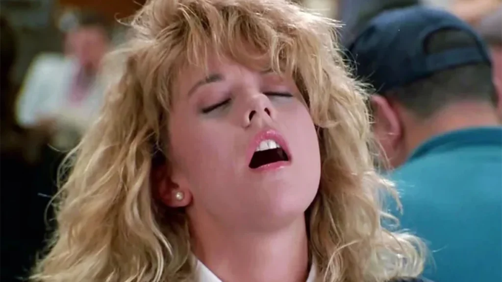 Sí, es Meg Ryan, la reina de las comedias románticas, ¡y no podía faltar en nuestra lista de las 12 mejores películas para ver en otoño!